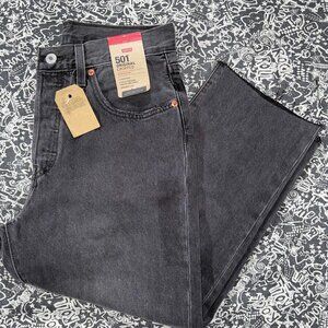 NWT Levi’s 501 Original Cropped in a washed black